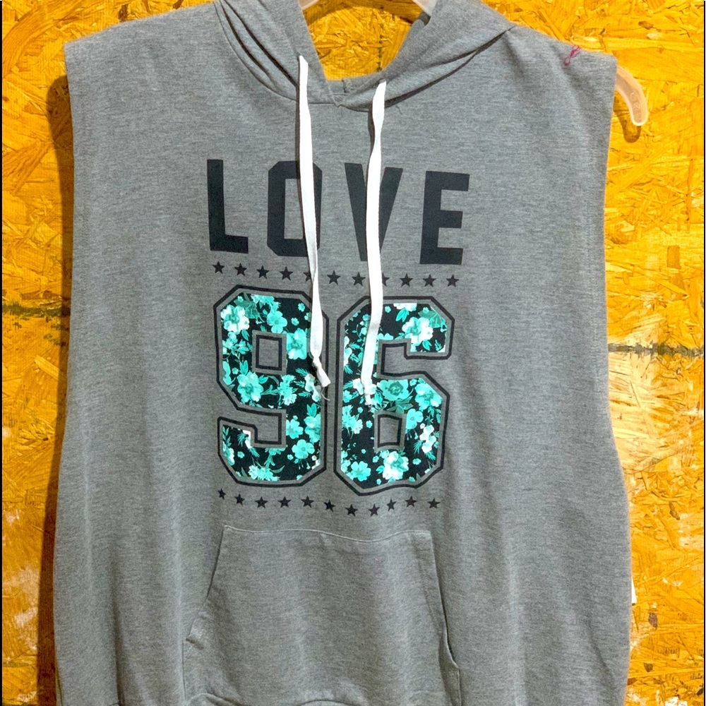 Sleeveless T shirt